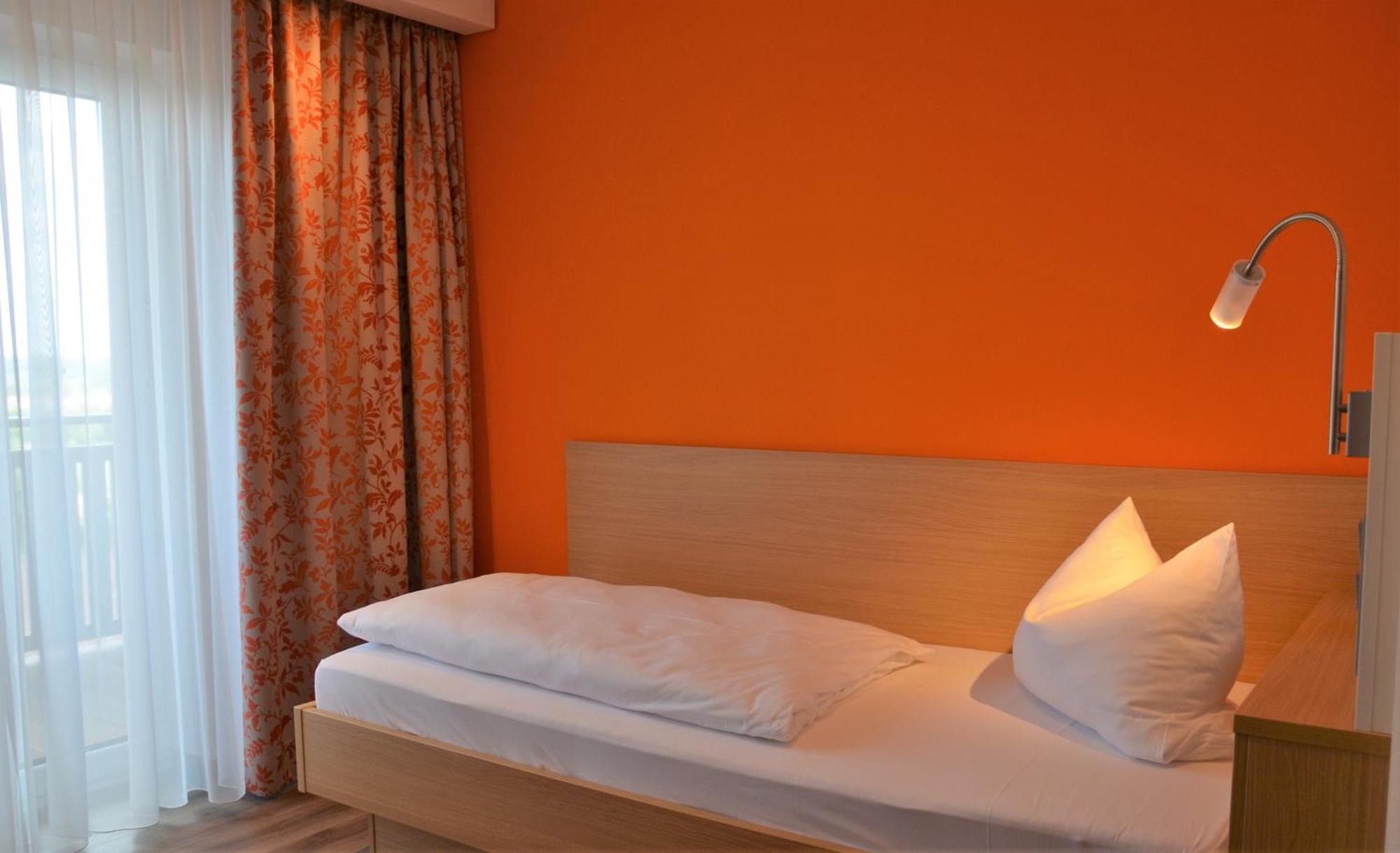 Hotel Bergwirt Herrieden Kültér fotó